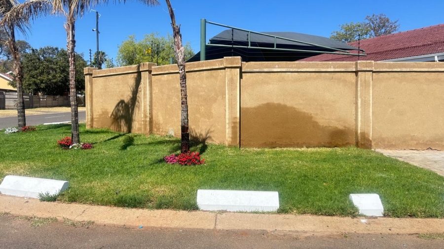 6 Bedroom Property for Sale in Protea Park North West